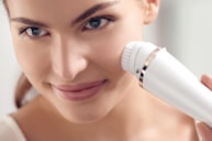  فیس براش چیست؟ راهنمای خرید بهترین برس پاکسازی صورت