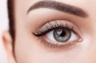 معرفی سرم تقویت کننده مژه و ابروی سریتا
