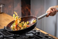 ماهیتابه: مزایا و معایب انواع تابه (چدن، استیل، مس، تفلون، گریل)