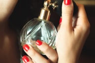 معرفی و خرید بهترین عطر زنانه و مردانه (خوشبوترین)